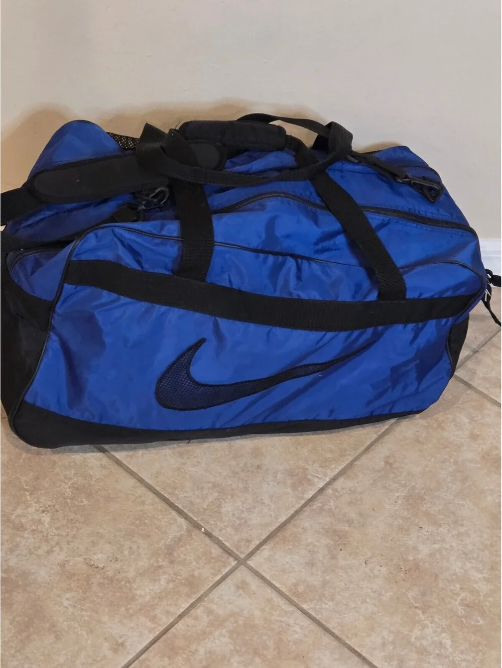 Nike Blue and Black Sports Duffel Bag 24 x 12 Mulitple Pockets